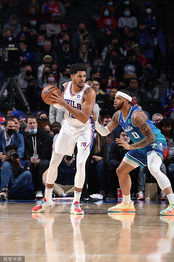 包含从今晨里昂刷新队史纪录到今晨上海久事调整名单以备英超，风云突变夏洛特黄蜂转会期官宣签约的词条爱游戏