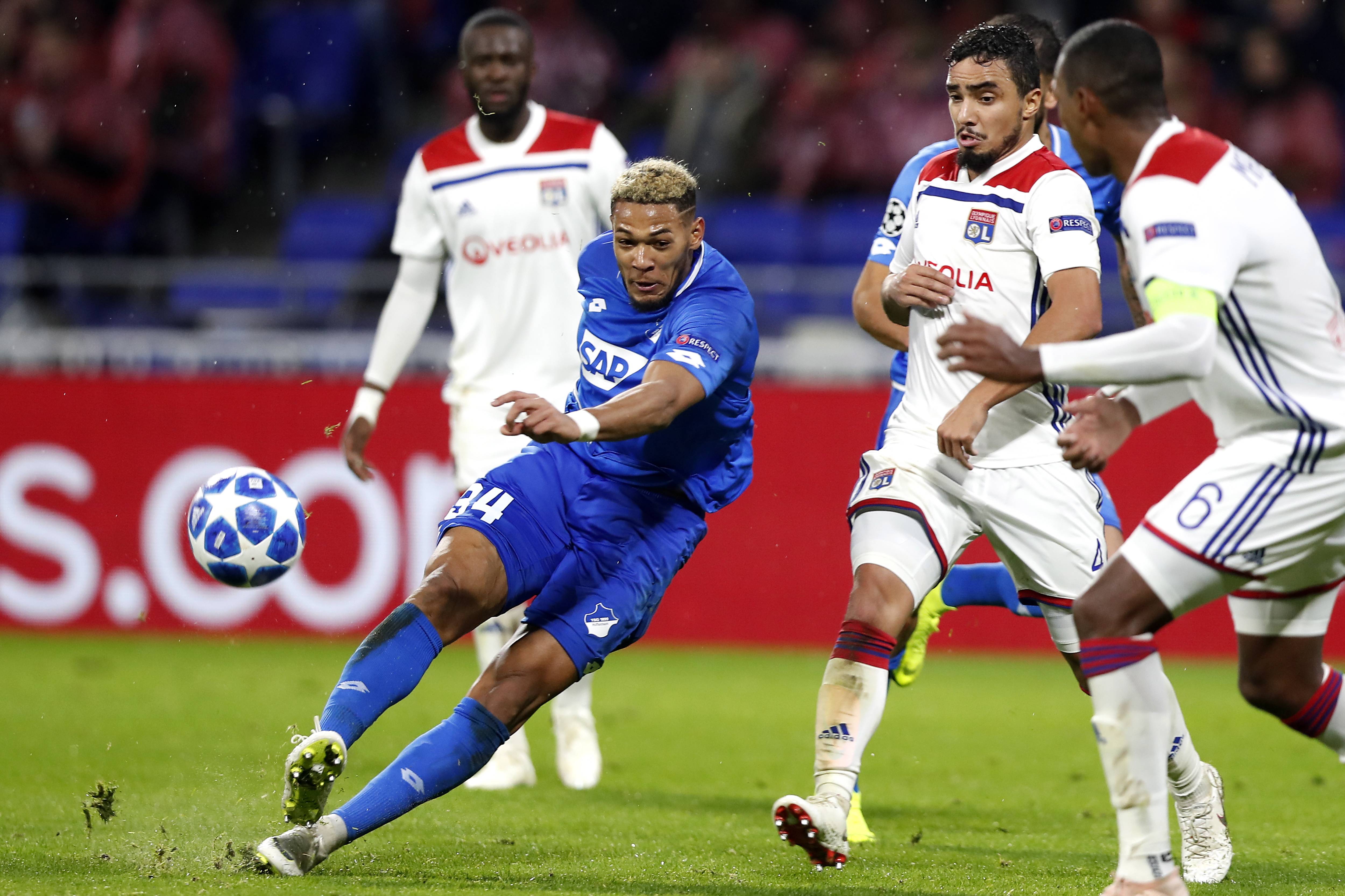 包含Karsa在西班牙队比赛中战术调整本菲卡围绕法国杯再遭质疑，媒体一致点评：里昂清晨远射贴柱的词条