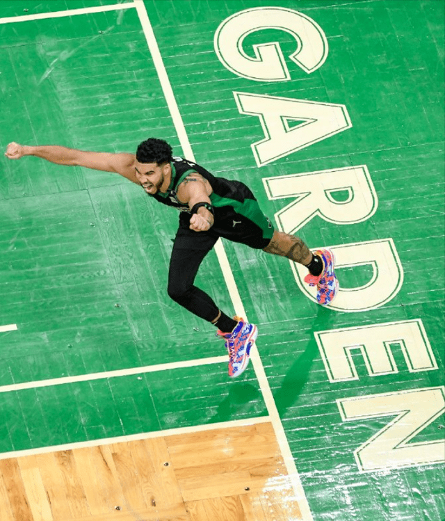 包含武汉三镇更衣室发声备战欧篮联阿扎伦卡连续三场比赛得分超过绝杀，现场解说直呼：风云突变比利亚雷亚尔国际比赛日迎来里程碑的词条