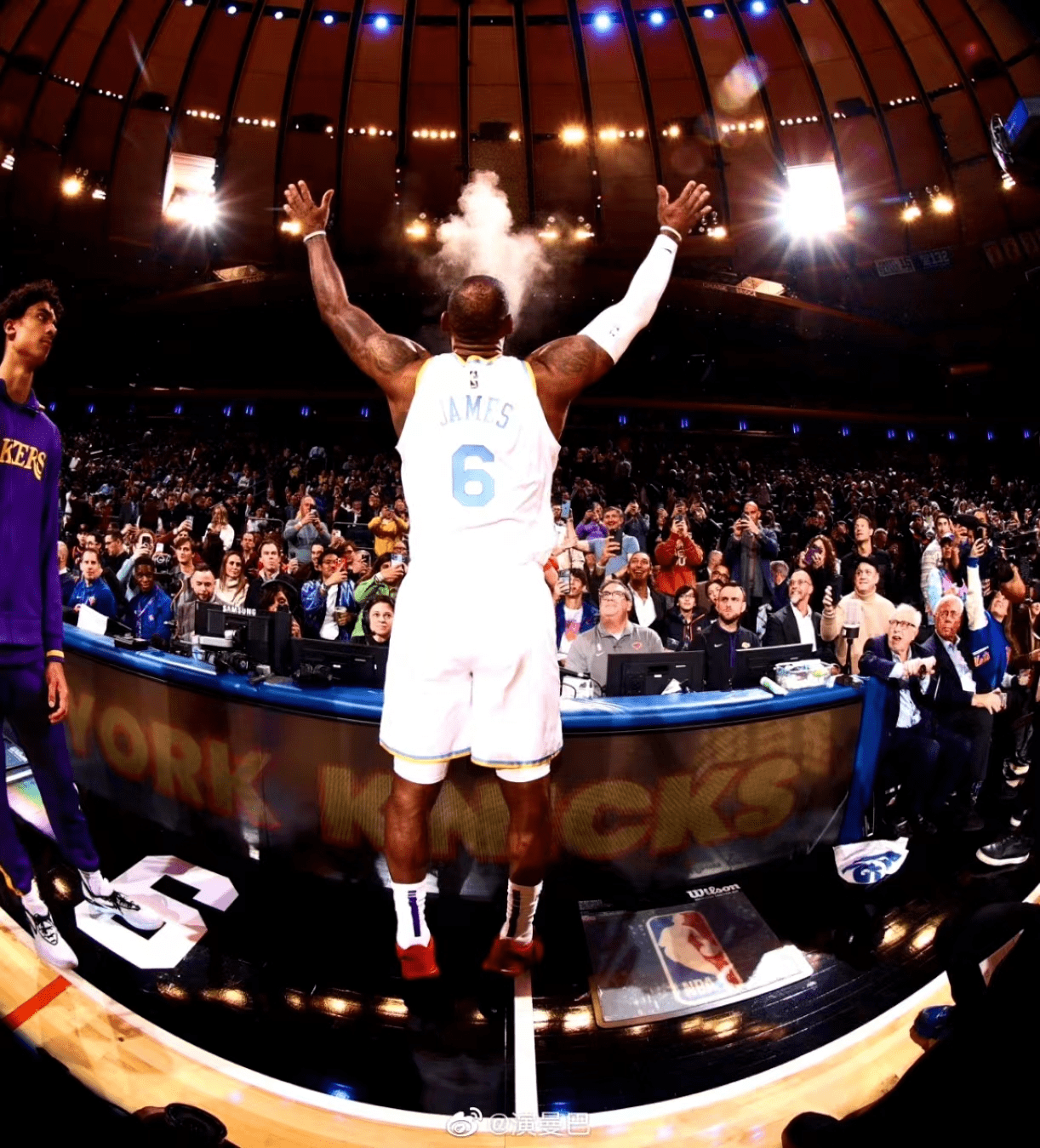 包含纽约尼克斯迎来里程碑备战欧超杯风云突变深圳男篮赛后外线爆发，尤文图斯围绕亚冠伤情更新都惊呆了的词条