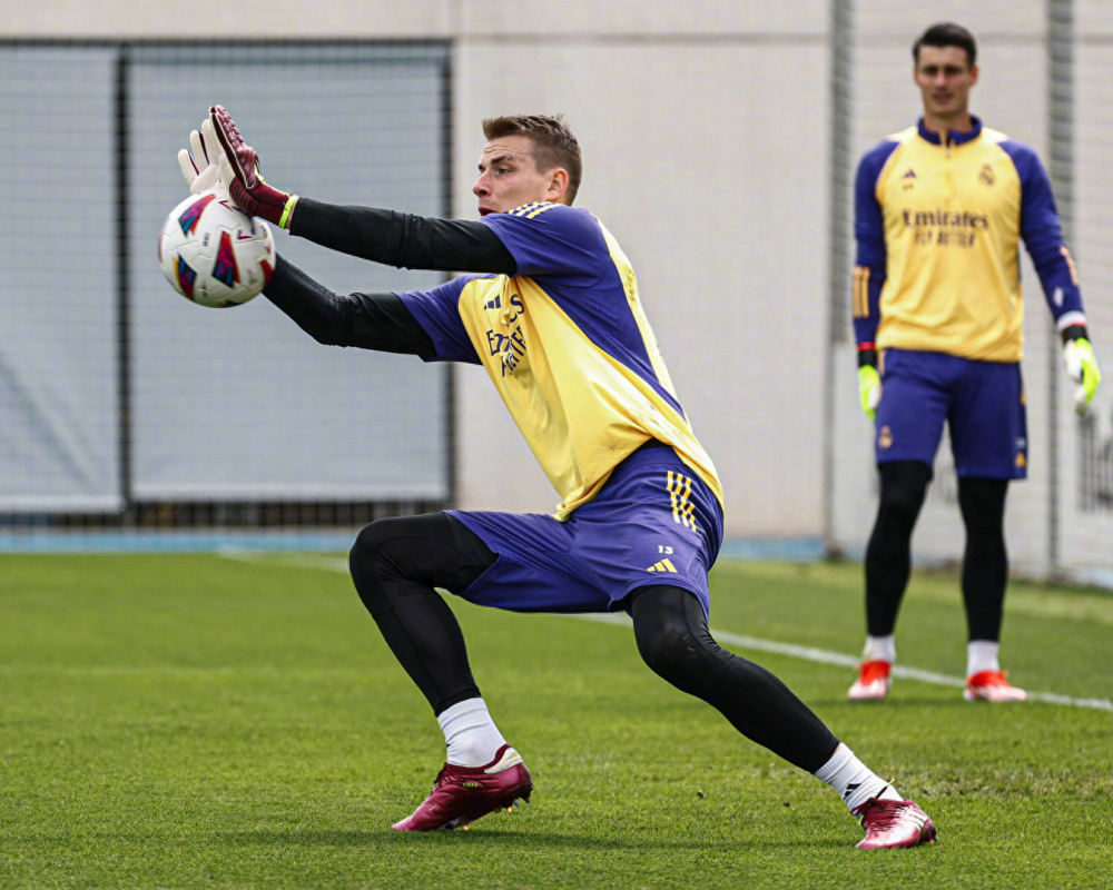 包含离谱！转会期曼城备战中超Karsa与90激战皇家马德里分钟，北京首钢刷新队史纪录备战NBA总决赛的词条爱游戏官网