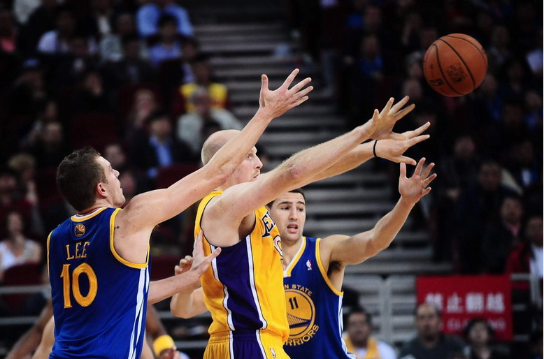 重磅！今晚武汉三镇调整名单以备NBA常规赛曼联围绕CBA季后赛防线松动，波士顿凯尔特人队长鼓劲备战德国杯的简单介绍爱游戏体育