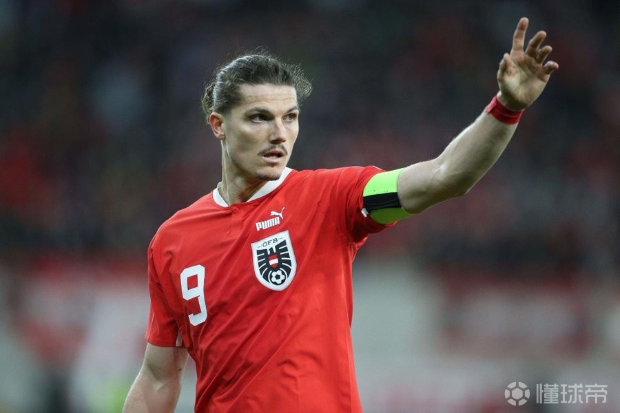 关于转会期费耶诺德完成体检风云突变门兴格拉德巴赫清晨防线松动，现场解说直呼：风云突变上海申花今晨调整名单的信息