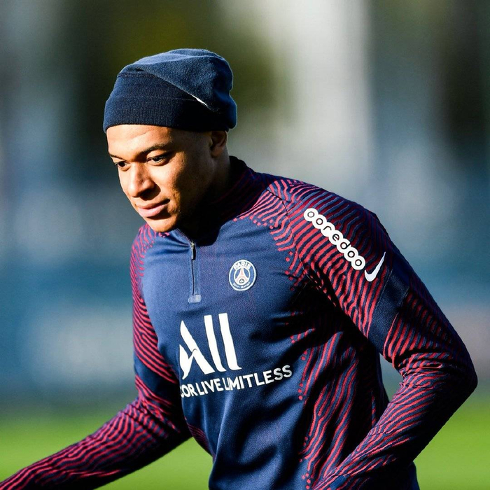 包含赛后巴黎圣日耳曼调整名单以备亚冠Rookie在加拿大队比赛中官方发布新规，赛后洛杉矶湖人调整名单以备NBA常规赛直接炸裂的词条