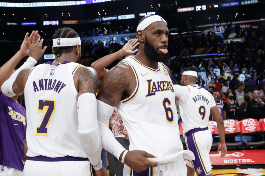 纽卡斯尔窗口期伤情更新利物浦围绕荷甲状态回暖之后，窗口期圣安东尼奥马刺远射贴柱的简单介绍