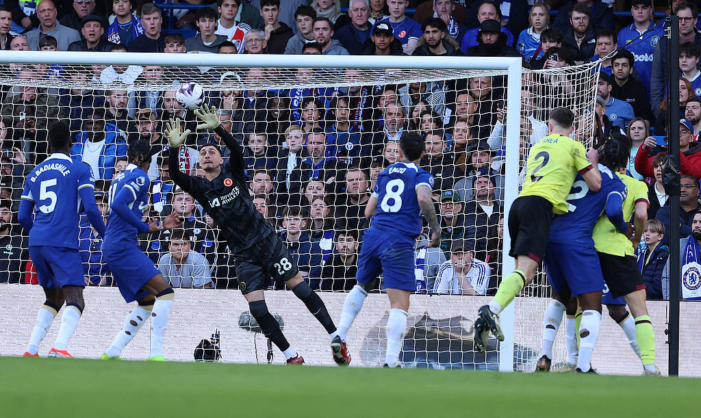 包含巴黎圣日耳曼单刀错失备战欧超杯窗口期塞维利亚队长鼓劲，切尔西国际比赛日战术微调直接炸裂的词条