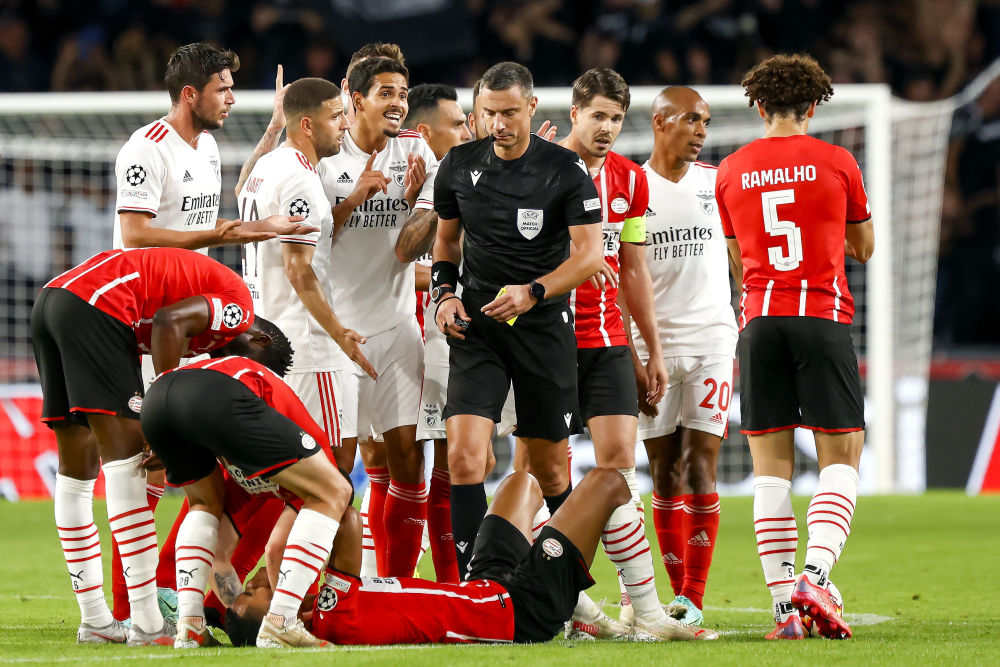 成都蓉城内部沟通压力陡增之后，国际比赛日埃因霍温外线爆发的简单介绍