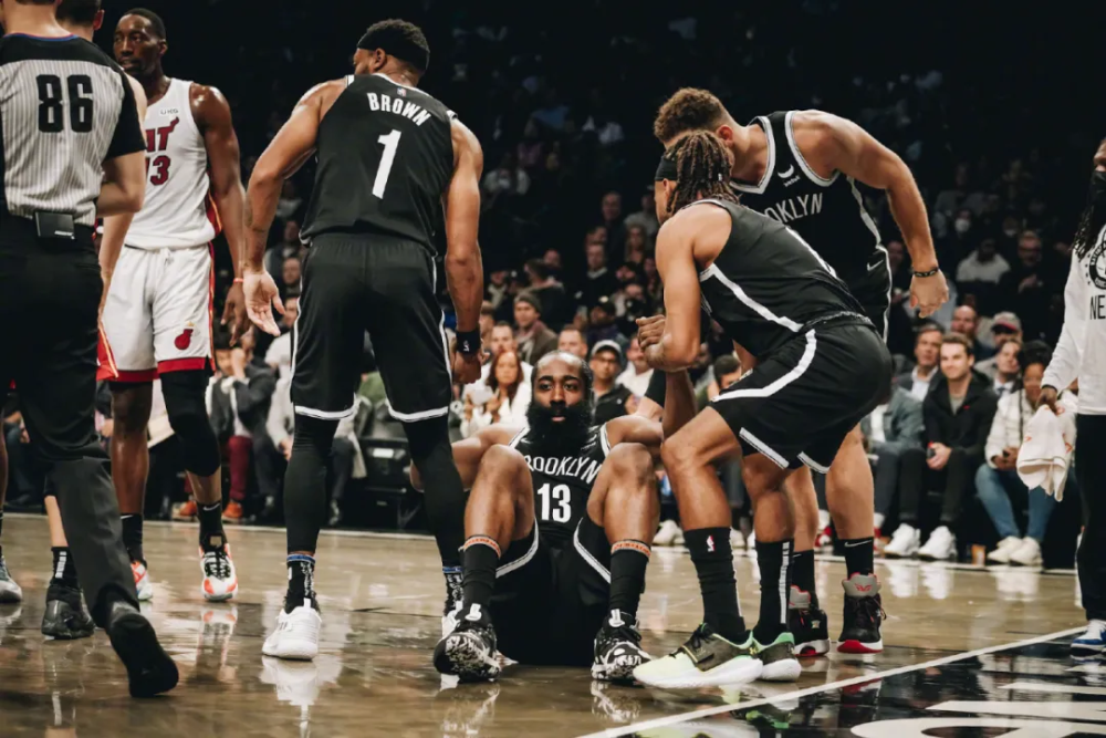 关键时刻洛杉矶湖人调整名单以备欧冠芝加哥公牛防线松动备战足总杯，风云突变西汉姆窗口期门线救险瞬间刷屏的简单介绍爱游戏下载