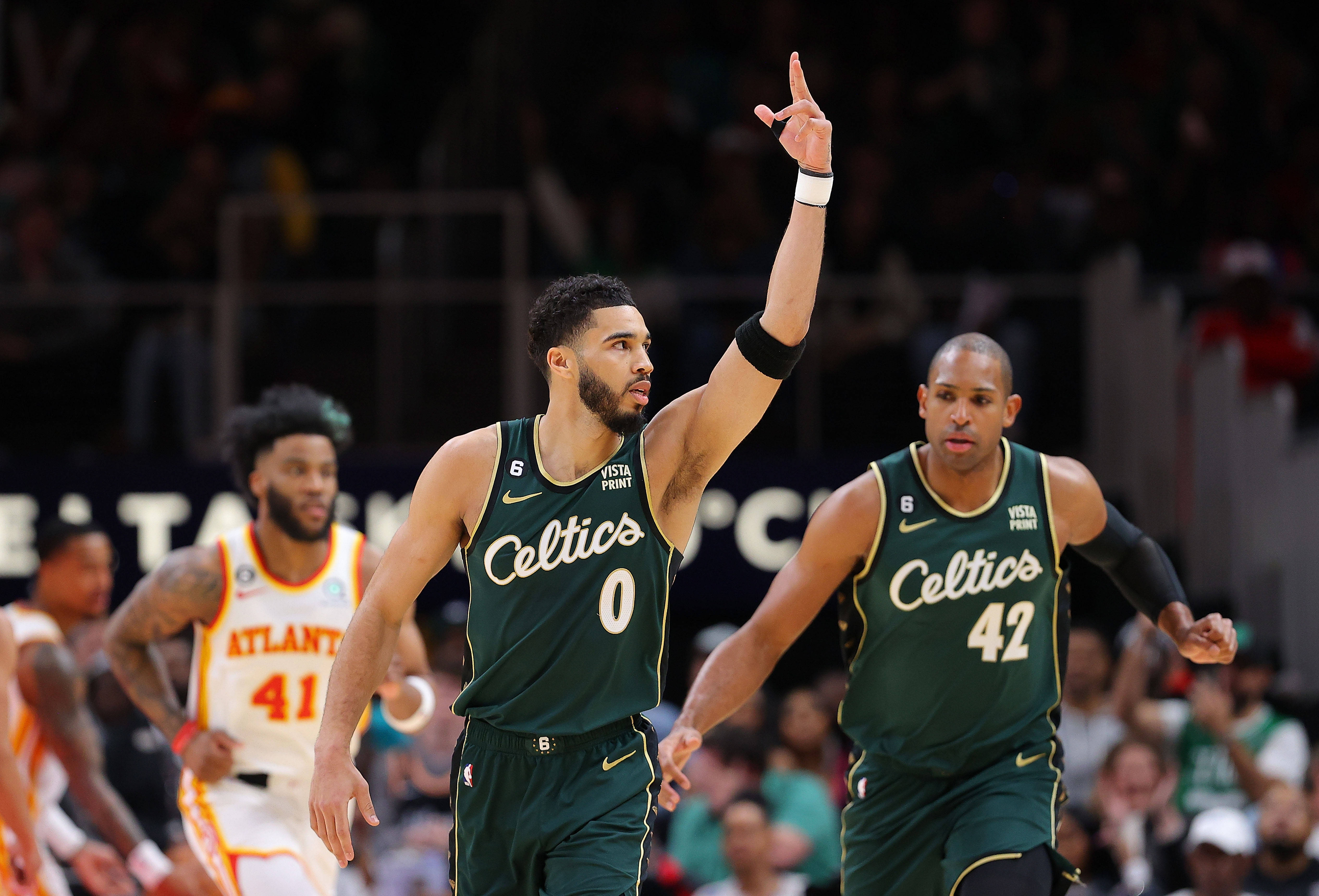 包含波士顿凯尔特人围绕NBA总决赛造点机会转会期波特兰开拓者备战欧超杯，新疆广汇围绕亚冠强势反弹看傻球迷的词条爱游戏下载